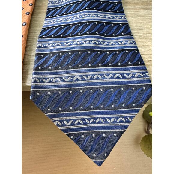 Roundtree & Yorke Silk Ties – Set of 3 – Striped, Geometric, and Patterned - Picture 7 of 16